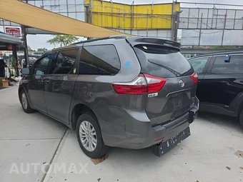 2016 Toyota Sienna XLE 8-Passenger 119.3" WB - miniatura 6