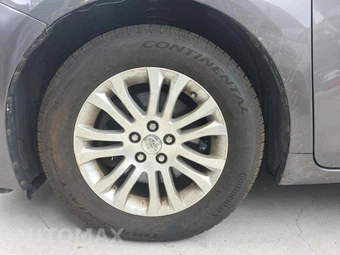 2016 Toyota Sienna XLE 8-Passenger 119.3" WB - miniatura 8