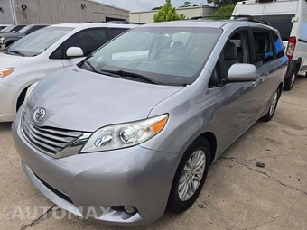 2016 Toyota Sienna XLE 8-Passenger 119.3" WB