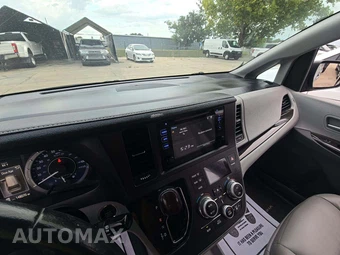 2016 Toyota Sienna XLE 8-Passenger 119.3" WB - miniatura 10