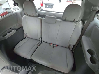 2016 Toyota Sienna XLE 8-Passenger 119.3" WB - miniatura 14