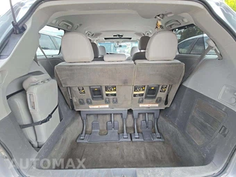 2016 Toyota Sienna XLE 8-Passenger 119.3" WB - miniatura 15