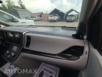 2016 Toyota Sienna XLE 8-Passenger 119.3" WB - miniatura 20