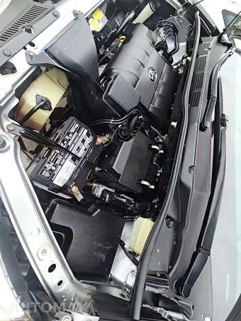 2016 Toyota Sienna XLE 8-Passenger 119.3" WB - miniatura 28