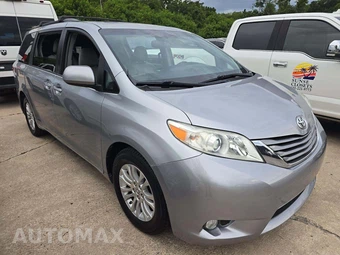 2016 Toyota Sienna XLE 8-Passenger 119.3" WB - miniatura 4