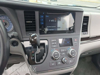 2016 Toyota Sienna XLE 8-Passenger 119.3" WB - miniatura 10
