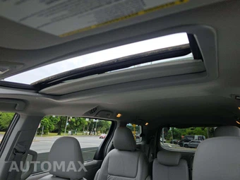 2016 Toyota Sienna XLE 8-Passenger 119.3" WB - miniatura 11