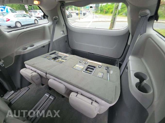 2016 Toyota Sienna XLE 8-Passenger 119.3" WB - miniatura 14