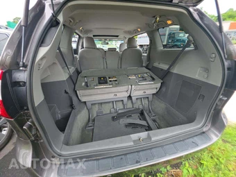 2016 Toyota Sienna XLE 8-Passenger 119.3" WB - miniatura 15