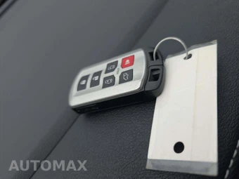 2016 Toyota Sienna XLE 8-Passenger 119.3" WB - miniatura 8
