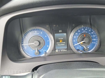 2016 Toyota Sienna XLE 8-Passenger 119.3" WB - miniatura 9