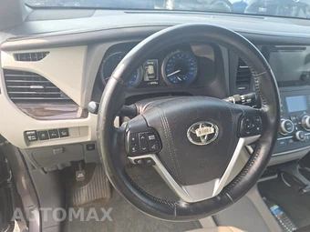 2016 Toyota Sienna XLE 8-Passenger 119.3" WB - miniatura 10