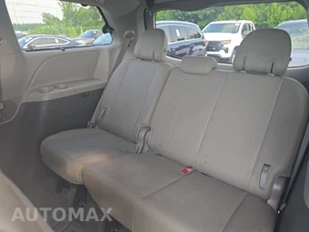 2016 Toyota Sienna XLE 8-Passenger 119.3" WB - miniatura 14