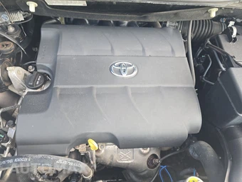 2016 Toyota Sienna XLE 8-Passenger 119.3" WB - miniatura 16