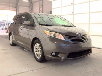 2016 Toyota Sienna XLE 8-Passenger 119.3" WB - miniatura 3
