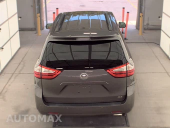 2016 Toyota Sienna XLE 8-Passenger 119.3" WB - miniatura 5
