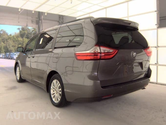 2016 Toyota Sienna XLE 8-Passenger 119.3" WB - miniatura 6
