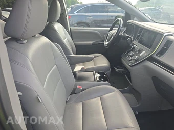 2016 Toyota Sienna XLE 8-Passenger 119.3" WB - miniatura 8