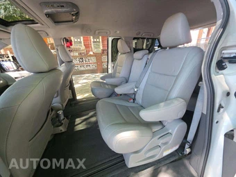 2016 Toyota Sienna XLE 8-Passenger 119.3" WB - miniatura 13