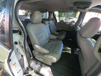 2016 Toyota Sienna XLE 8-Passenger 119.3" WB - miniatura 17