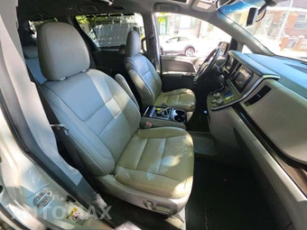 2016 Toyota Sienna XLE 8-Passenger 119.3" WB - miniatura 19