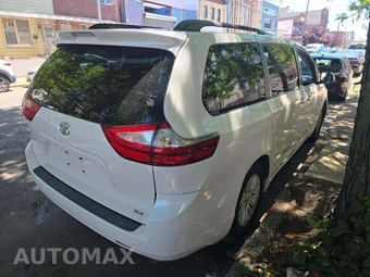 2016 Toyota Sienna XLE 8-Passenger 119.3" WB - miniatura 3
