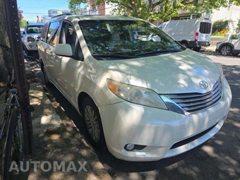 2016 Toyota Sienna XLE 8-Passenger 119.3" WB - miniatura 4