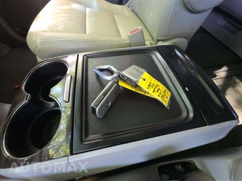 2016 Toyota Sienna XLE 8-Passenger 119.3" WB - miniatura 8