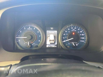 2016 Toyota Sienna XLE 8-Passenger 119.3" WB - miniatura 9