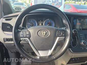 2016 Toyota Sienna XLE 8-Passenger 119.3" WB - miniatura 10