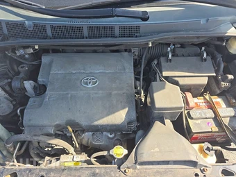 2016 Toyota Sienna XLE 8-Passenger 119.3" WB - miniatura 15