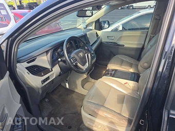 2016 Toyota Sienna XLE 8-Passenger 119.3" WB - miniatura 7