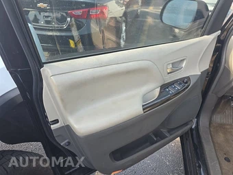 2016 Toyota Sienna XLE 8-Passenger 119.3" WB - miniatura 9