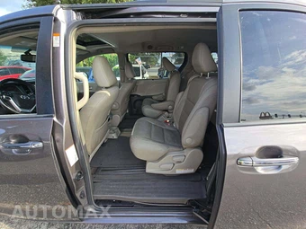 2016 Toyota Sienna XLE 8-Passenger 119.3" WB - miniatura 12