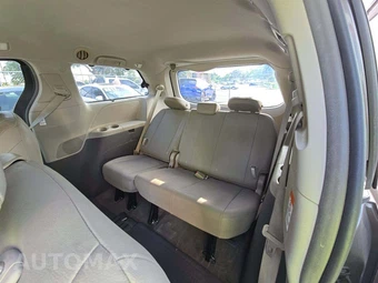 2016 Toyota Sienna XLE 8-Passenger 119.3" WB - miniatura 13
