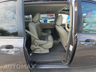 2016 Toyota Sienna XLE 8-Passenger 119.3" WB - miniatura 16