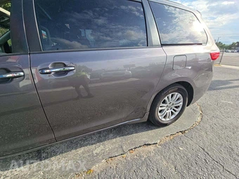 2016 Toyota Sienna XLE 8-Passenger 119.3" WB - miniatura 23