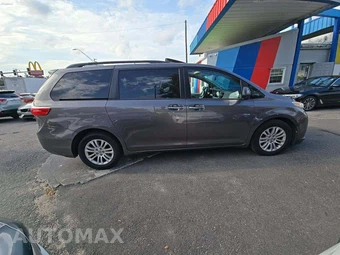 2016 Toyota Sienna XLE 8-Passenger 119.3" WB - miniatura 4