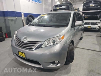 2016 Toyota Sienna XLE 8-Passenger 119.3" WB