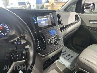 2016 Toyota Sienna XLE 8-Passenger 119.3" WB - miniatura 10