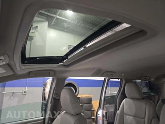 2016 Toyota Sienna XLE 8-Passenger 119.3" WB - miniatura 11