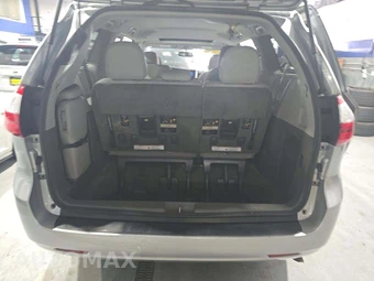 2016 Toyota Sienna XLE 8-Passenger 119.3" WB - miniatura 15