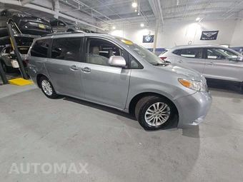 2016 Toyota Sienna XLE 8-Passenger 119.3" WB - miniatura 4