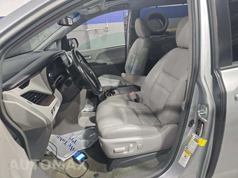 2016 Toyota Sienna XLE 8-Passenger 119.3" WB - miniatura 6