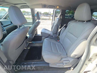 2016 Toyota Sienna XLE 8-Passenger 119.3" WB - miniatura 13
