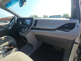 2016 Toyota Sienna XLE 8-Passenger 119.3" WB - miniatura 20