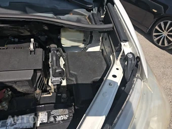 2016 Toyota Sienna XLE 8-Passenger 119.3" WB - miniatura 25
