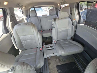 2016 Toyota Sienna XLE 8-Passenger 119.3" WB - miniatura 26