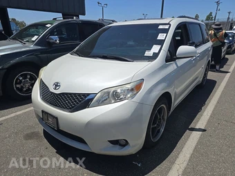2016 Toyota Sienna XLE 8-Passenger 119.3" WB