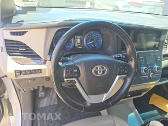 2016 Toyota Sienna XLE 8-Passenger 119.3" WB - miniatura 10